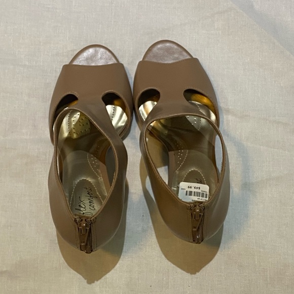 Dexflex Comfort Nude Heels - Picture 3 of 6